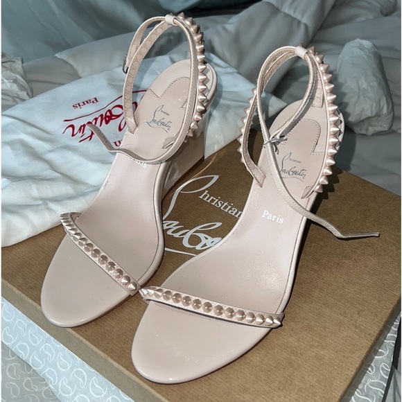 Christian Louboutin - Picture 2 of 5